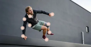 Foto einer Person beim Sport. Markierungen zeigen die Stellen, an denen die folgend genannten Orthesen Anwendung finden können.