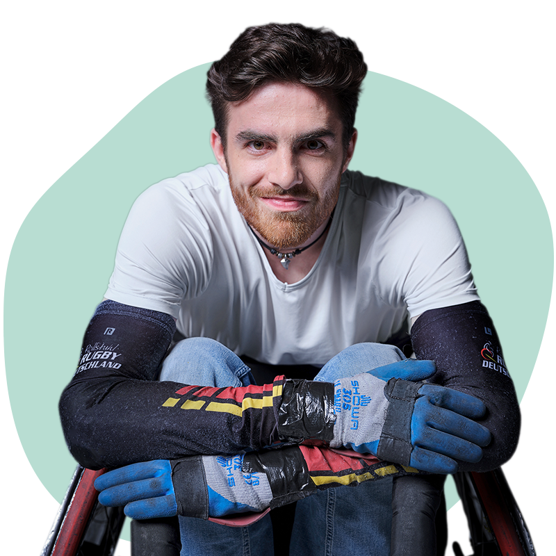 Foto von Moritz Brückner im Rollstuhl
